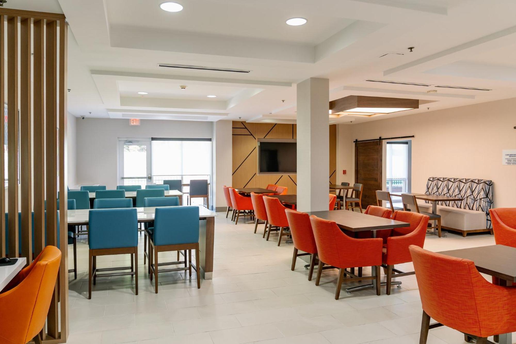 Holiday Inn Express Hotel Raleigh Southwest By Ihg Exterior foto